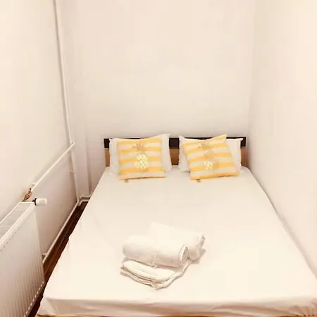 Joy Paris 4 2
